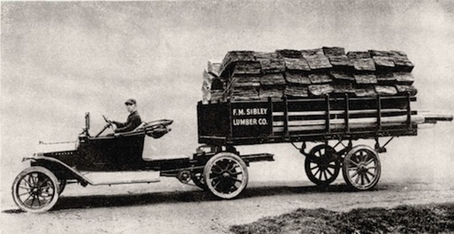 The historic first trailer designed by August Fruehauf in 1914