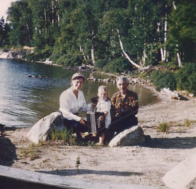 Ruth Fruehauf and baby Randall, Walter Bellchambers at Killarney Lodge, Ontario, Canada