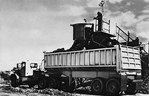 Fruehauf was first to introduce hydraulic dump trailers